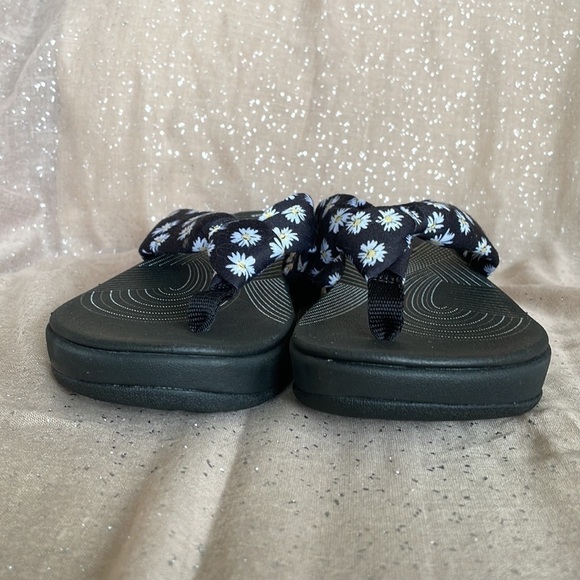 Brand New Clark’s Cloudsteppers Washable Cushioned Black White Daisy Sandals - Picture 11 of 16